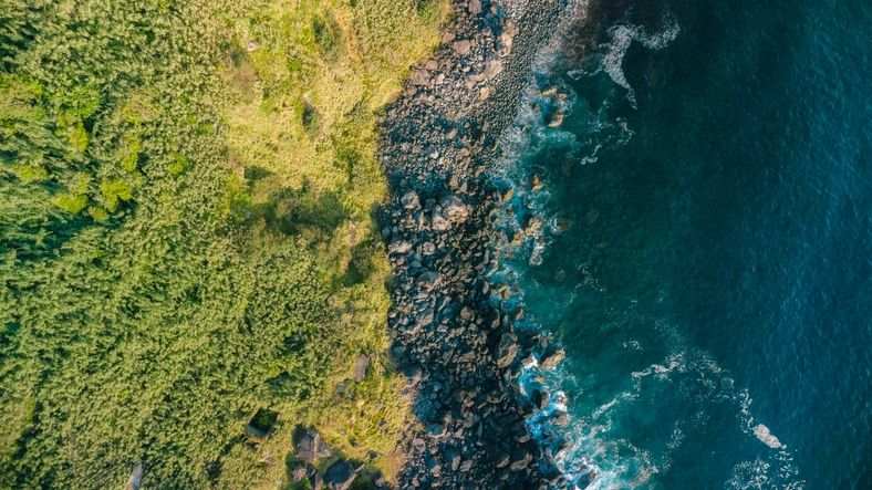 Aerial coastline image representing shoreline observation and coastal change analysis